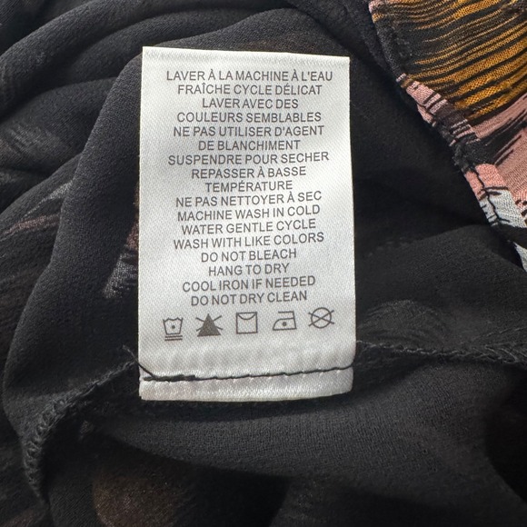 Cupcakes and Cashmere Ikat Tassel Blouse Size Small NWOT Sleeveless Boho Tribal - Picture 5 of 7